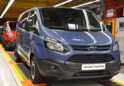 Ford Transit Yeni Üyeleri Tourneo Custom ve Transit Custom Hattan İndirildi